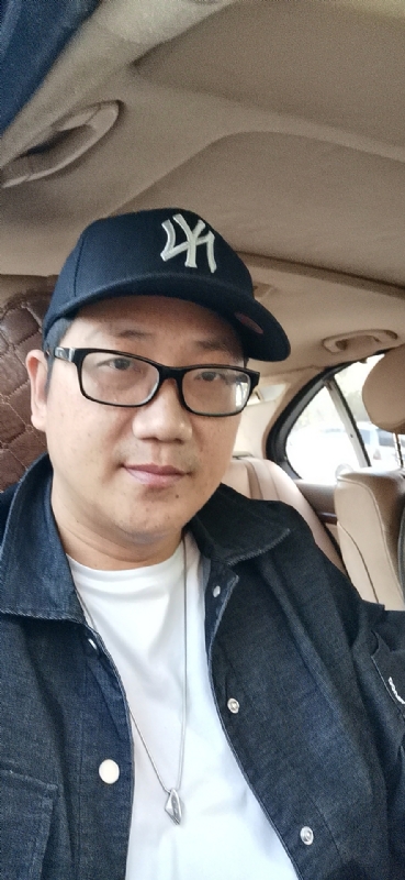 拥抱幸福的第一张照片--福建认干亲服务网